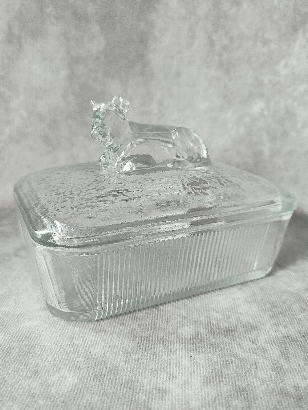 Crate & Barrel Clear Glass Covered Butter Dish with Cow Lid Holds 4 Sticks CHIP - Picture 3 of 9